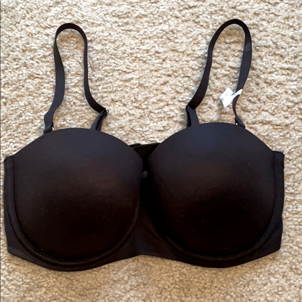 Black strapless bra